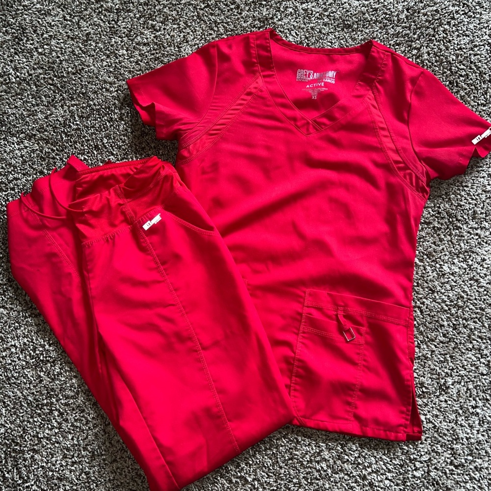 Red Greys Anatomy size XS scrub set